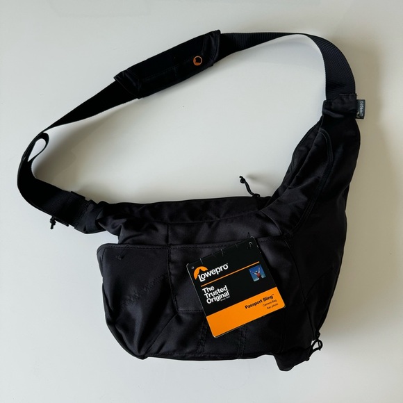Lowepro Passport Sling Bag DSLR Camera Shoulder Crossbody Photography NWT